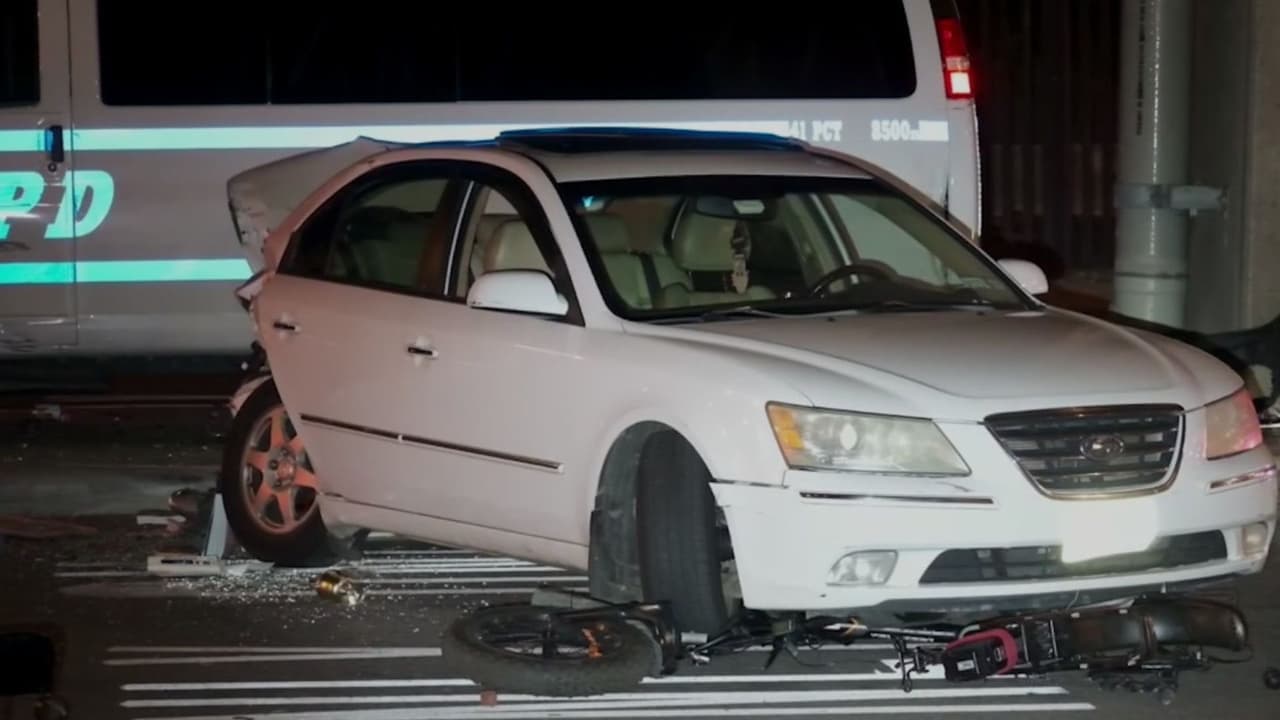 Conductor a exceso de velocidad atropella mortalmente a un ciclista en El Bronx y se da a la fuga