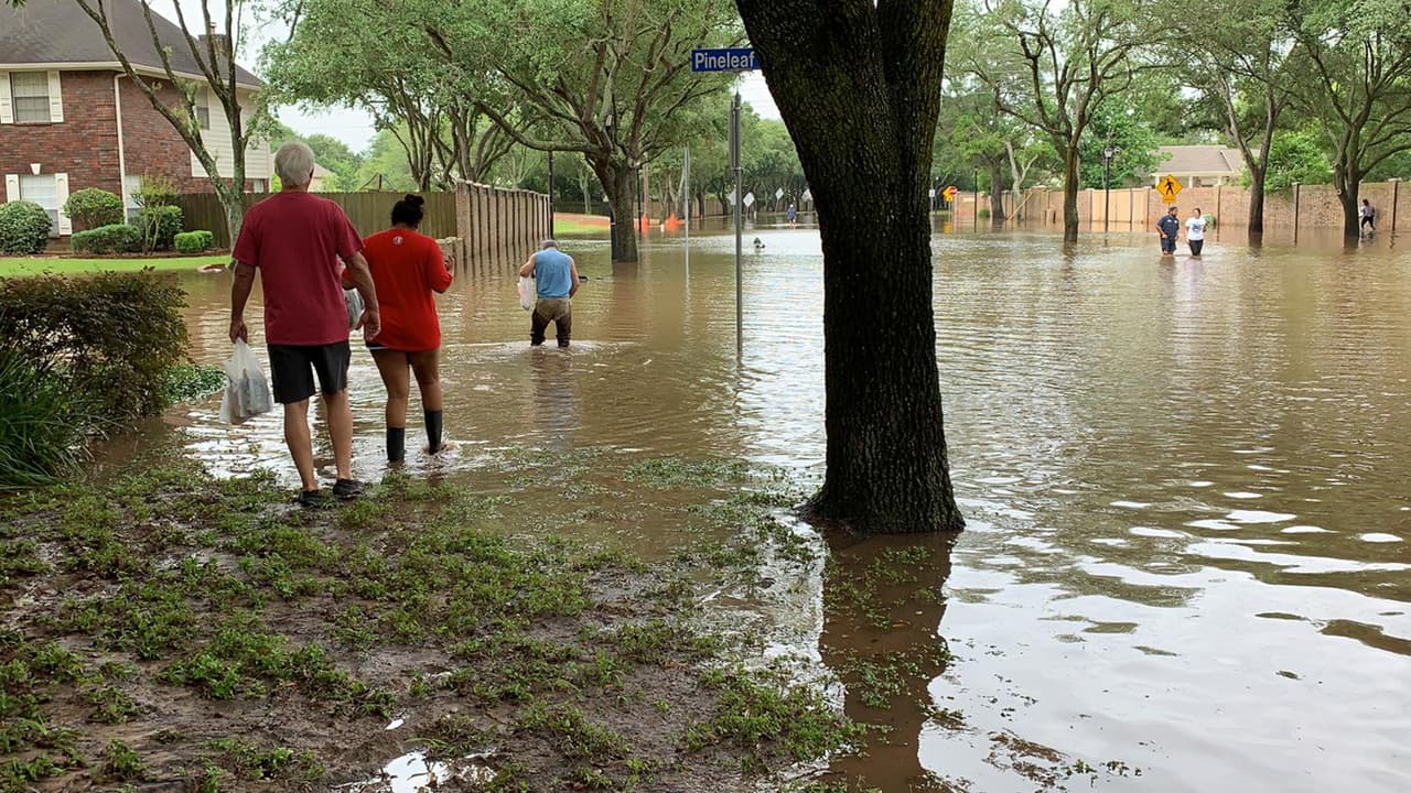 Fort Bend fue declarado zona de desastre tras las lluvias del martes 7 de mayo y los residentes se preparan ya que el Servicio Meteorológico Nacional ha indicado que las precipitaciones continuarán