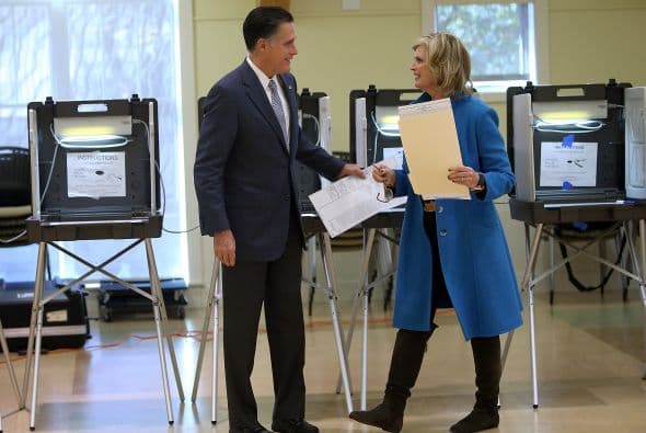 Conoció a Ann Davies en 1965, en ese momento de sólo 15 años. En 1969, se casaron al regreso de Mitt tras dos años y medio como misionero mormón en Le Havre, Burdeos y París. Ya casado con Ann, se instaló cerca de Boston, Massachusetts, donde ingresó a la mejor universidad del país, Harvard, y obtuvo en 1975 dos títulos: uno en Derecho y otro en Negocios.