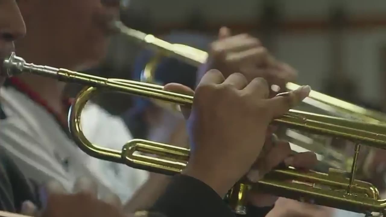 Jóvenes celebran el Grito de Independencia de México con mariachi en Estados Unidos