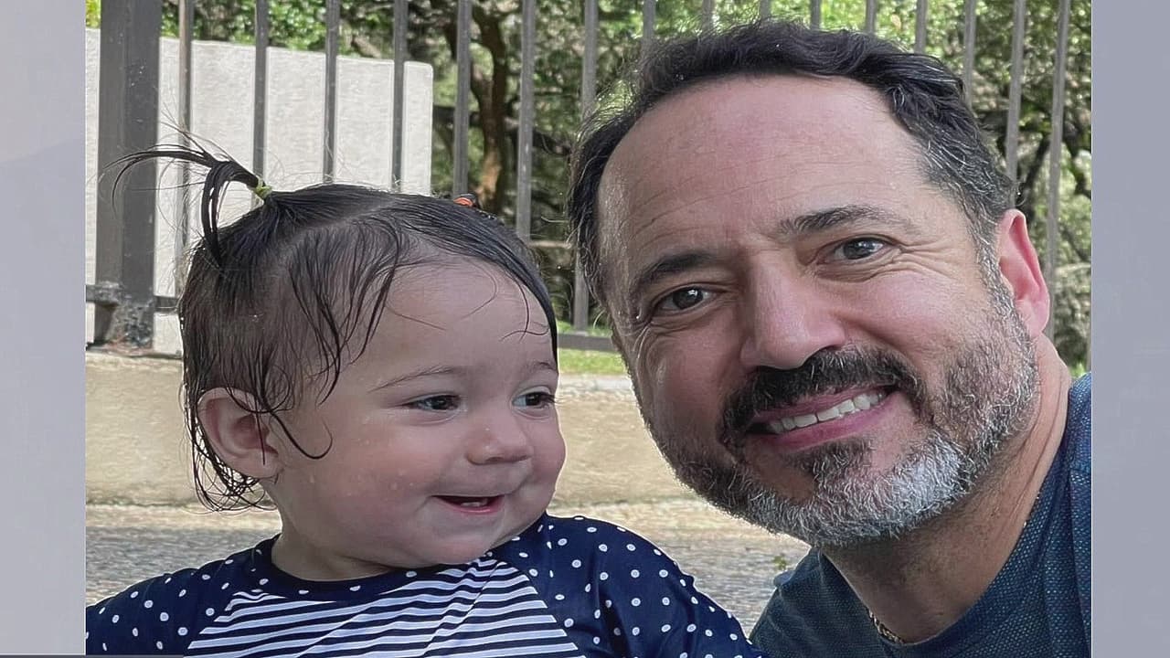 Bebé de 14 meses, nieta de senador texano, está en la sala de emergencia tras dar positivo en coronavirus