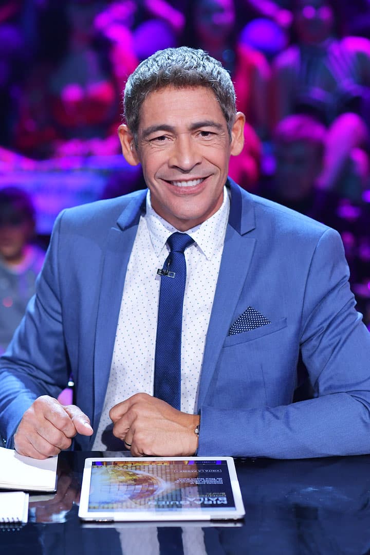 Johnny Lozada también se lució con un traje azul, para el que utilizó una corbata que hizo juego.