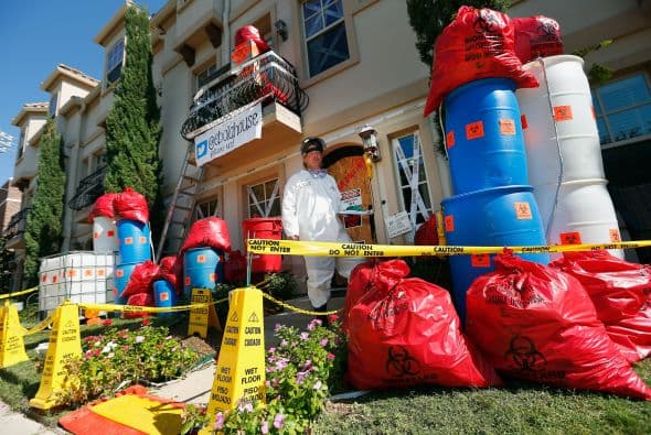 La casa se localiza en University Park, una pequeña ciudad limítrofe al norte de Dallas, en donde el nivel socioeconómico es alto. Hasta el momento, ningún vecino se ha quejado y lo ven muy divertido