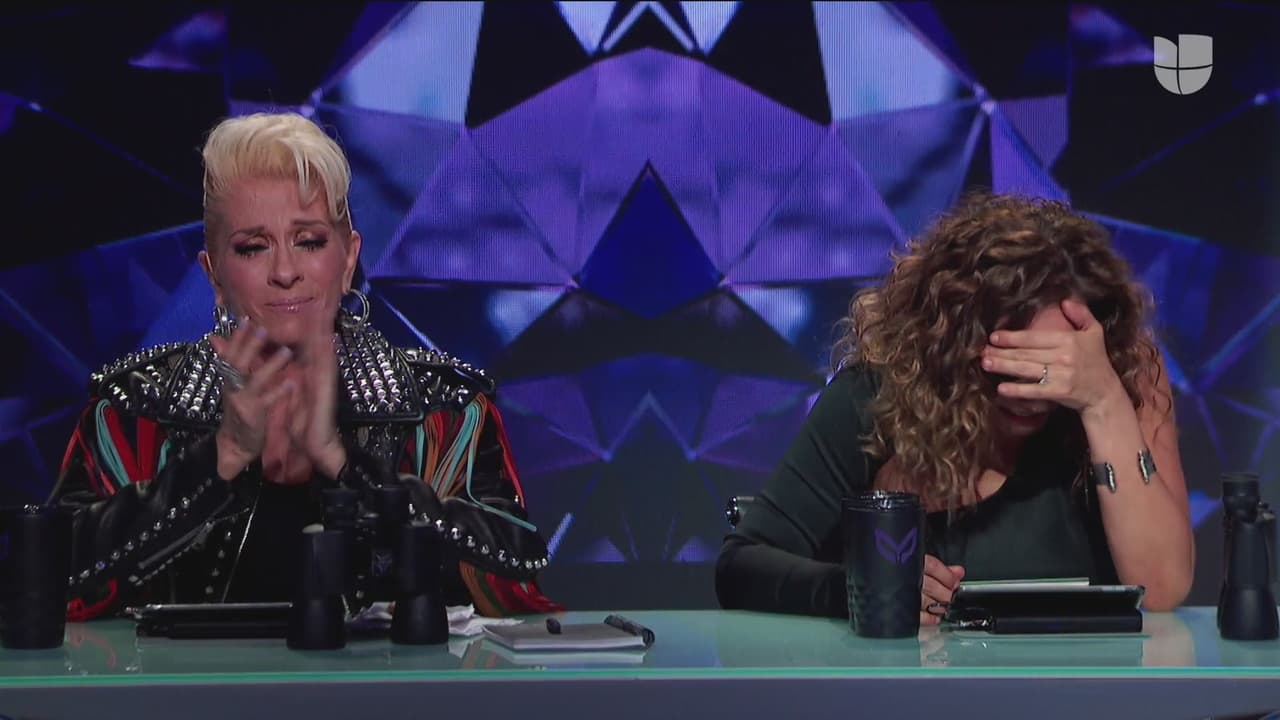 Despúes de su número musical abrió su corazón y les contó a los jueces que días antes del show perdió a mamá coneja, lo que causó que rodaran lágrimas de varios de ellos.