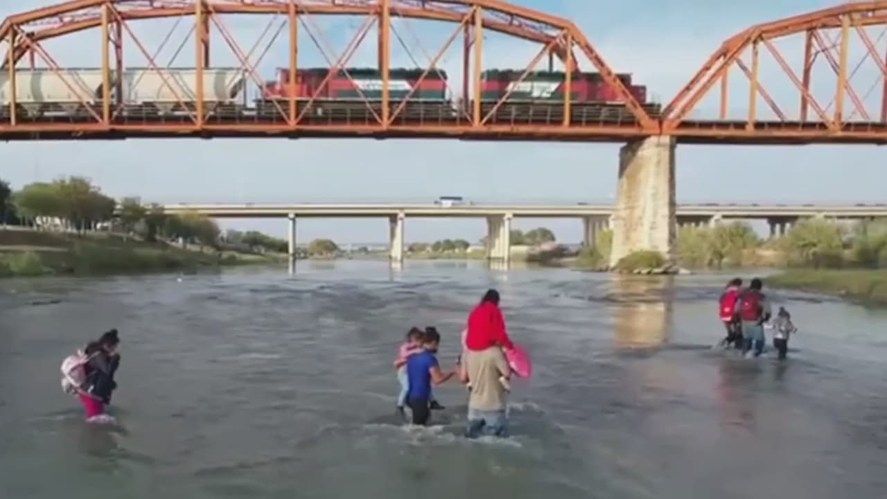Ahora los migrantes pagan a coyotes para cruzar la frontera de Estados Unidos hacia México