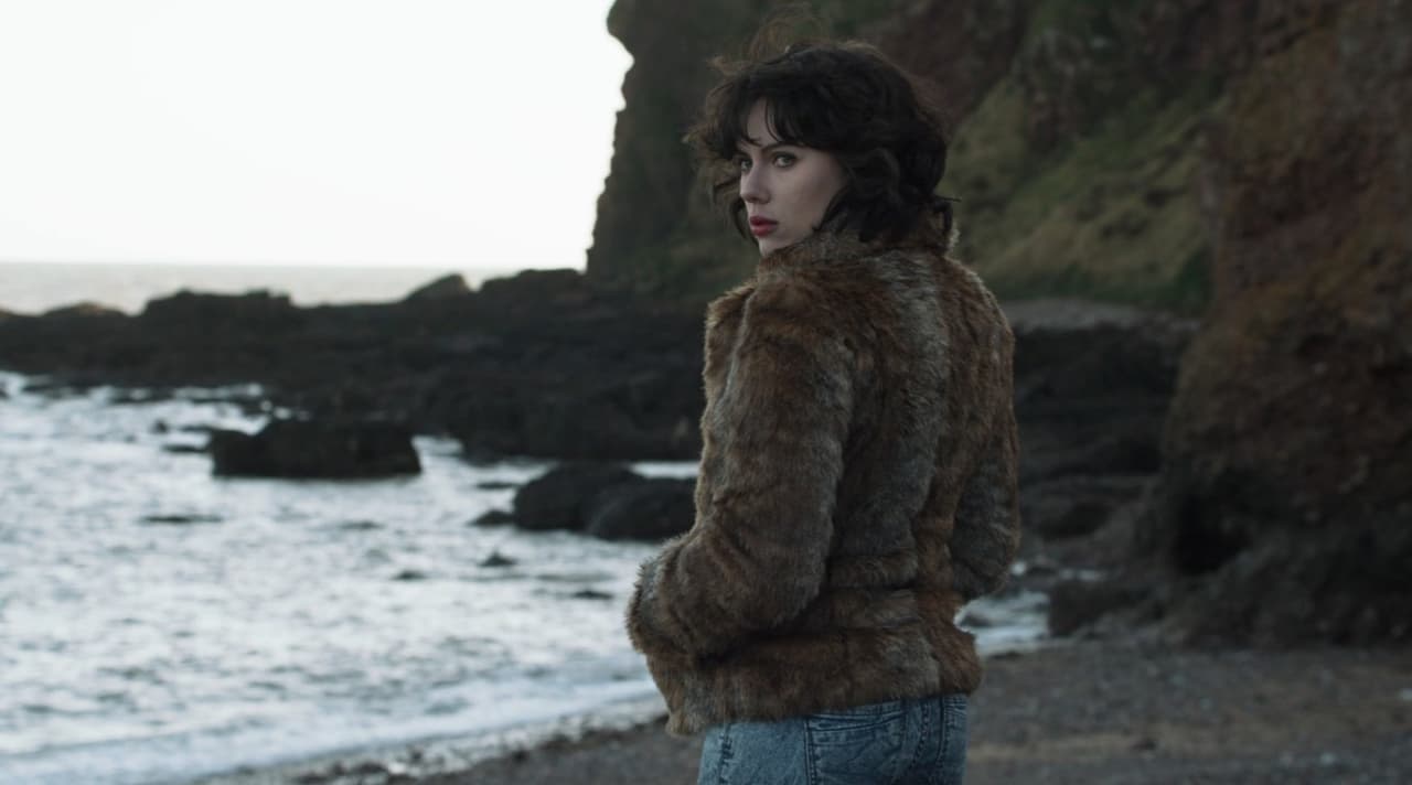 Scarlett Johansson muestra otro lado de su capacidad como actriz pues no solo es una superheorína de Marvel.