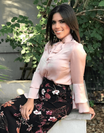 Una manera casual y muy dulce de llevar las flores.