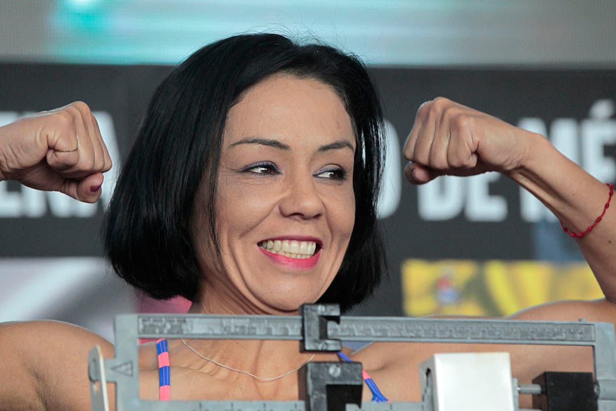 La mexicana Jackie Nava (33-4-3 y 14 KOs) pesó 120.6 libras, por debajo de las 122 libras pactadas para el combate.