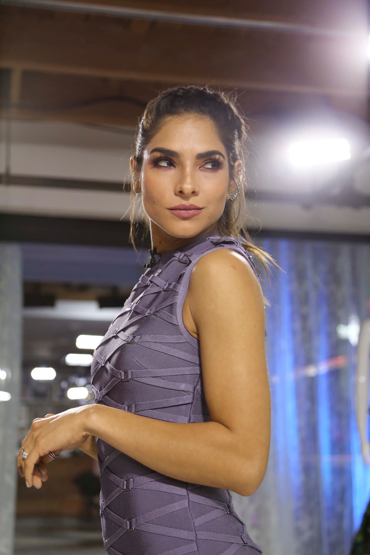 Alejandra Espinoza sabe cómo conquistar al público con cada uno de los atuendos que presenta noche a noche en La Reina de la Canción. Aquí te presentamos algunos de los más memorables.