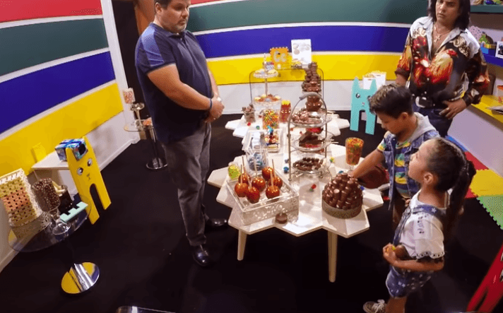 Segundos más tarde también fue sorprendida por el supuesto personal de la producción de la telenovela 'Chicles y Chocolates'.