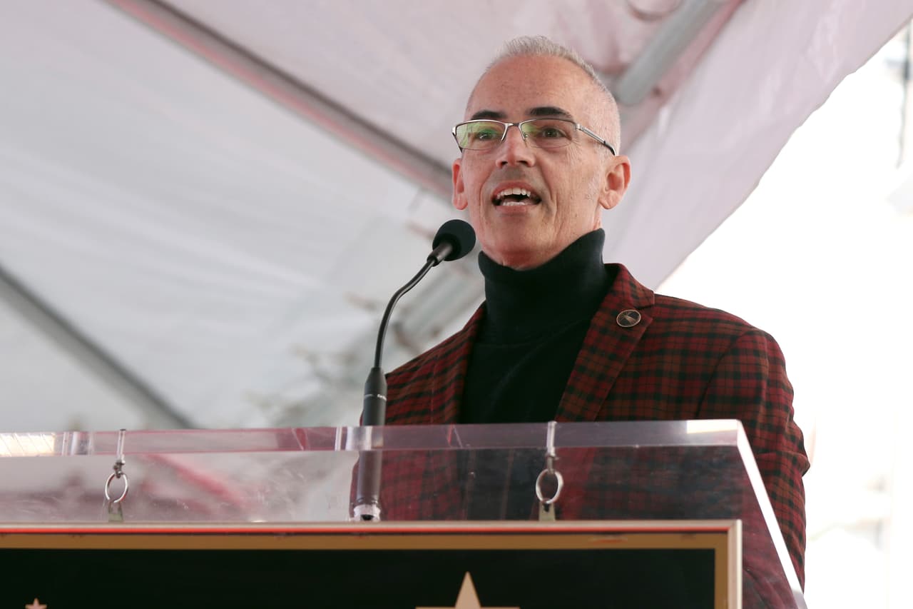 El concejal 
<b>Mitch O'Farrell</b>, del distrito 13, dijo que "pasamos una página, marcando un contraste profundo y esperanzador con la tragedia en el Capitolio de nuestra nación hace exactamente dos semanas. Tomamos las palabras del presidente Joe Biden: "La democracia es frágil, y, a esta hora, mis amigos, la democracia ha prevalecido."
<br>