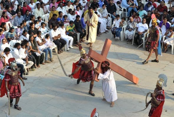 La crucifixión en la India.