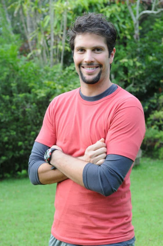 El personaje de 'Benjamín' es interpretado por Gustavo Leão, actor que nació el 29 de marzo de 1987 en São Bernardo do Campo.