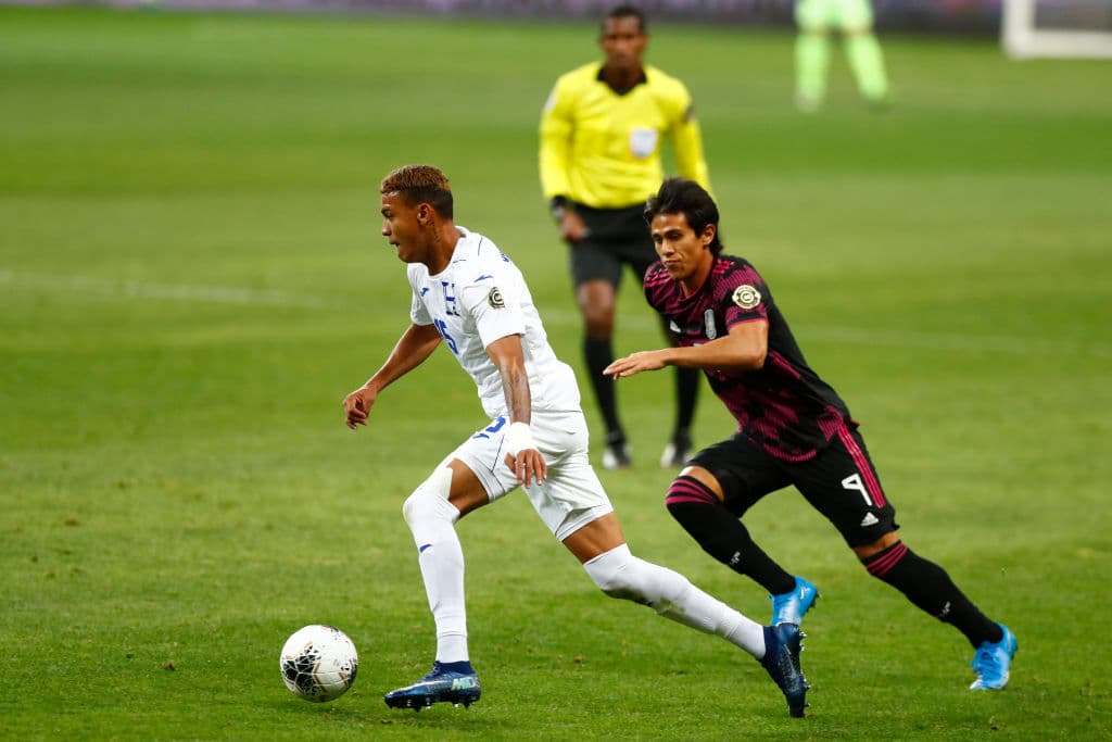 México tiene que venir de atrás para empatar el partido, mandar el juego al alargue y terminar ganado el título en la tanda de penaltis. José Juan Macías fue el encargado de empatar el partido al minuto 80.