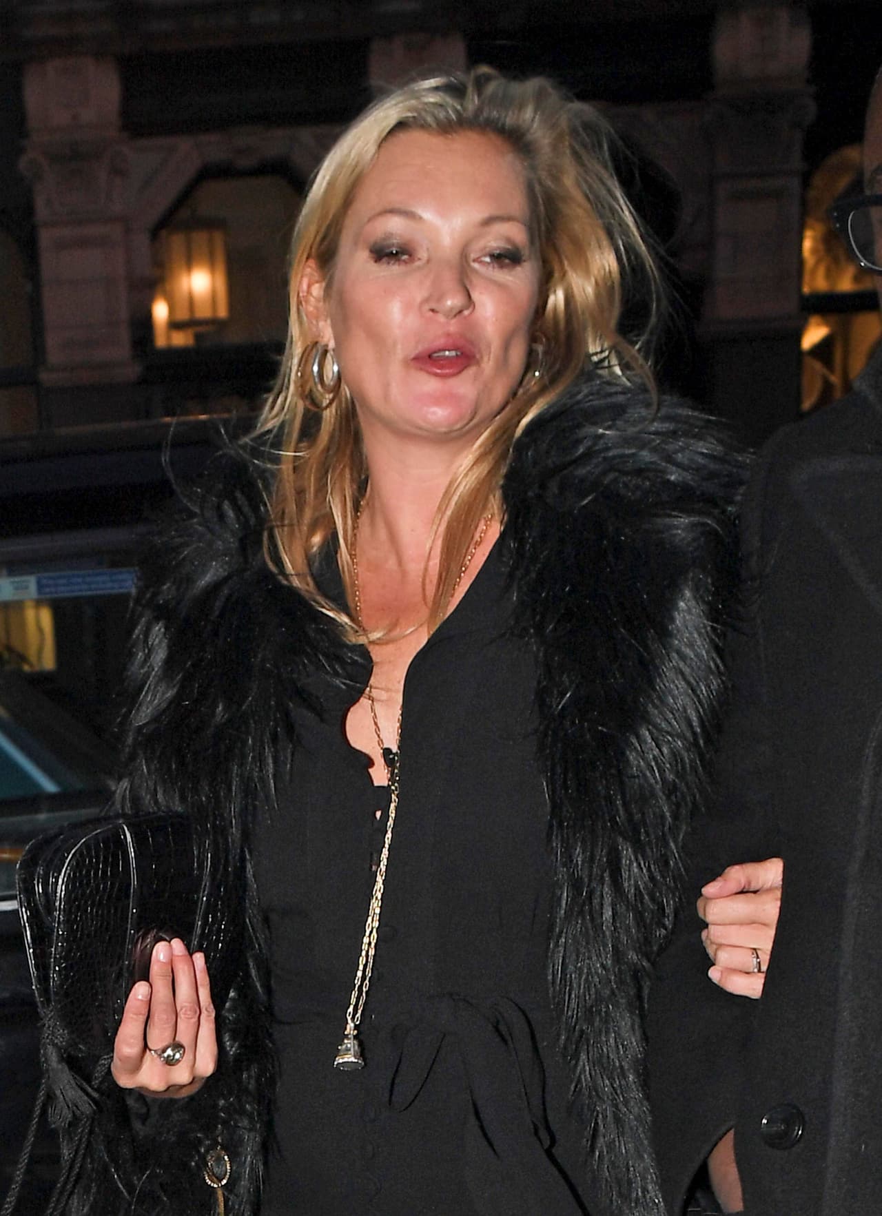 Photo © 2017 Backgrid/The Grosby Group 9 May 2017 - LONDON - UK CELEBS SEEN DINING TOGETHER AT SCOTTS RESTAURANT IN LONDON. Kate's unkempt appearance was a far cry from her usually pristine cover shoots.