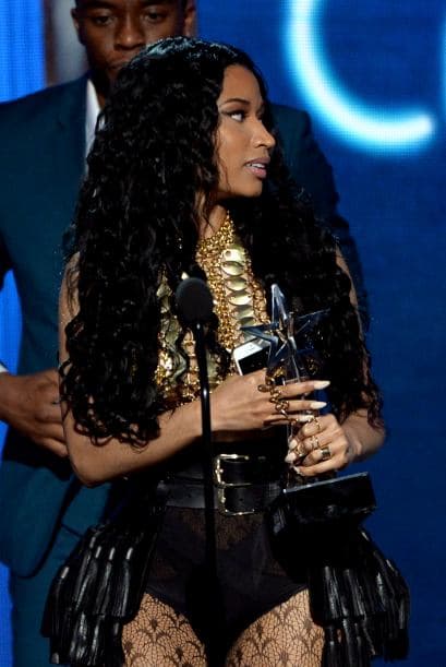 La espectacular Nicki Minaj recibió su reconocimiento como mejor artista 'Hip- Hop' del año, pero también demostró que es la reina de las proporciones y la seducción. ¿Quieres ver más? Las fotos más divertidas del entretenimiento aquí