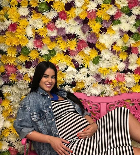 La empresaria aseguró que desde que supo que estaba embarazada, ella presentía que tendría una niña. Y así como compartió todo su embarazo, hoy que celebra su cumpleaños número 31, no podía dejar de expresarse en sus redes sociales, agradeciendo todo el cariño que su familia, amigos y seguidores le han dado: "Estoy super desconectada de mi teléfono y redes sociales pero quería agradecer a todos los que han sacado un tiempo para escribirme y dejarme sus lindos mensajes". 
<br>