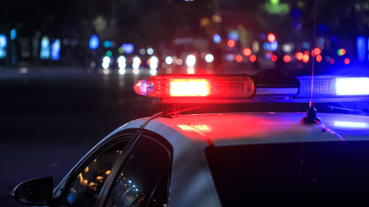 Conductor muere tras manejar en sentido contrario en autopista 121 en Richland Hills