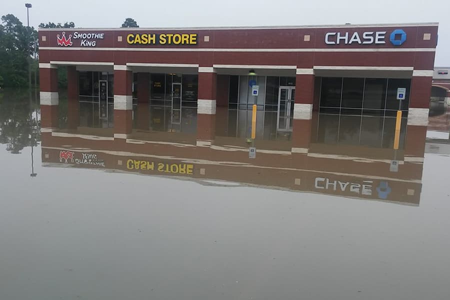 Varios negocios permanecen cerrados en el área de Cypresswood y la 249.