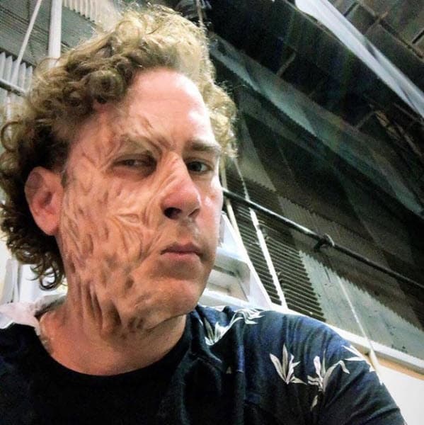 Él da vida a Isauro, un villano que tiene quemado el rostro. Es un hombre amargado que se obsesiona con el amor de la protagonista.