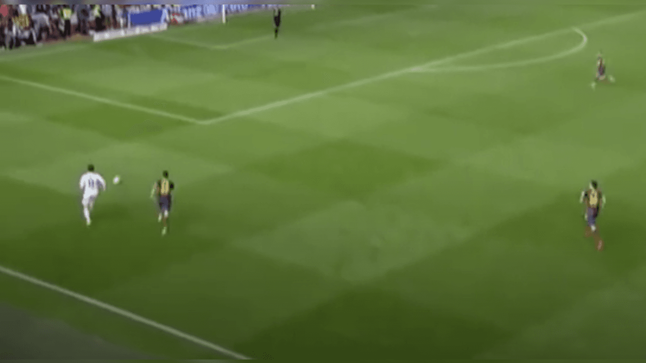 <b>La clave de la jugada</b>
<br>- Una de las virtudes del galés fue que tiró la pelota larga, sabiendo que no existía un rival de promedio que lo frenara. 
<br>- Bale se la jugó en el mano a mano.