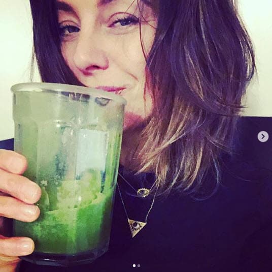 La actriz se ha dedicado en los últimos años a compartir su gusto por cocinar comida saludable, con ingredientes orgánicos y recetas que ha creado. Esa actividad, hace que sienta a su mamá mucho más cerca.
<br>