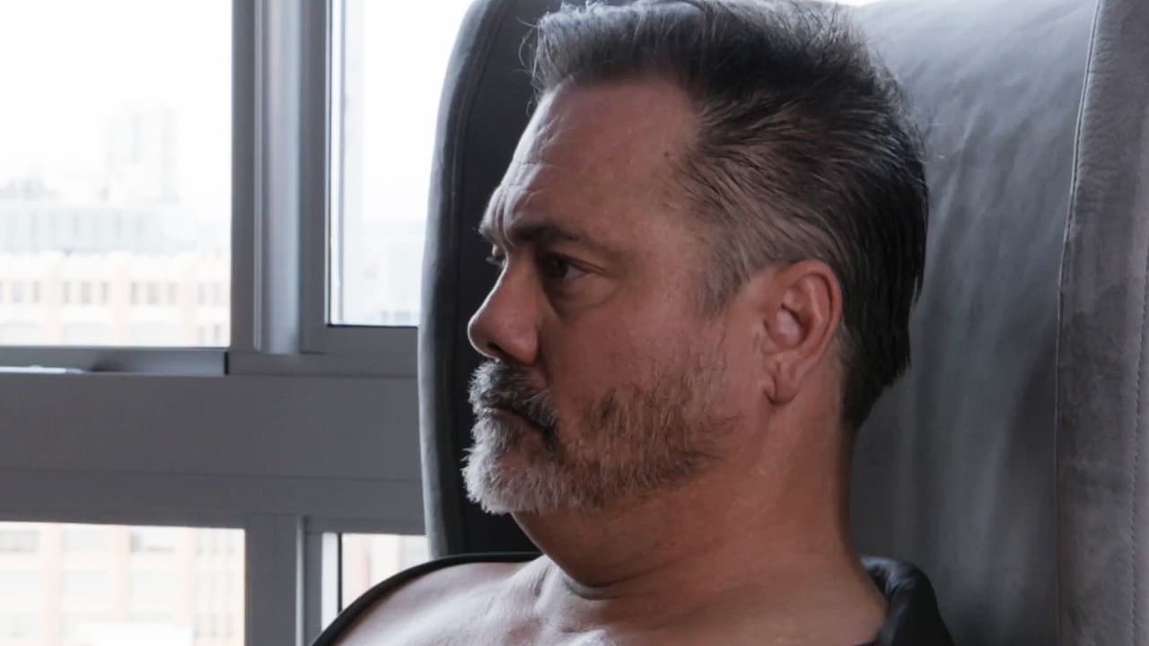 La plática de trabajo quedó a un lado de inmediato. Mr. Blums abrió su bata y Cristina decidió retirarse al instante.