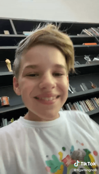 Aunque la cuenta es exclusiva de Valentino, en diciembre del 2020 su hermano Matteo hizo una aparición especial como parte de una broma, en la que se 'robaba' su perfil de TikTok.