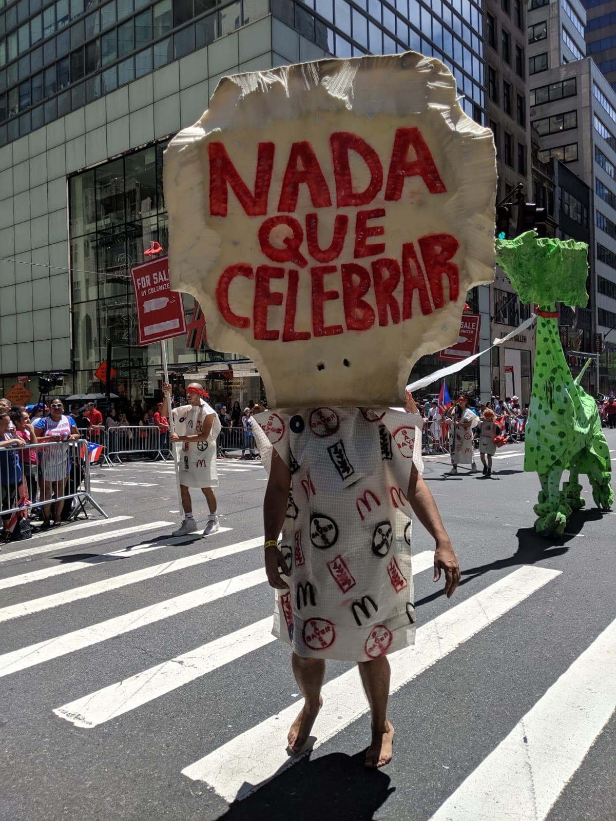 Este grupo artístico están en contra de la colonización de Puerto Rico por parte de los Estados Unidos.
<br>