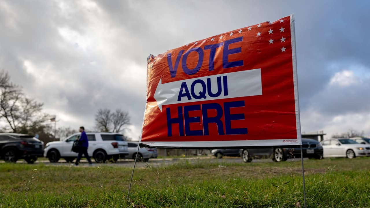 Cornyn vs. Paxton y el duelo demócrata del Distrito 18 marcan el inicio de la votación anticipada en Texas