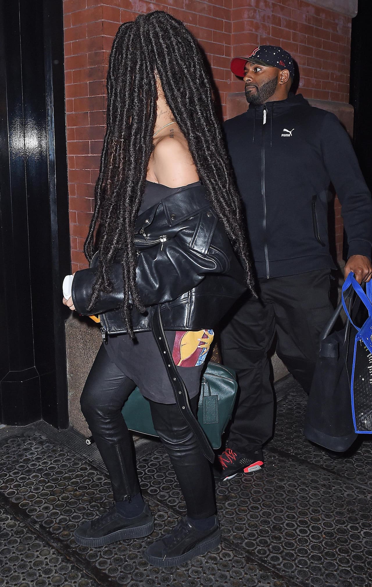 Rihanna le ha hecho su famosos "tweerking" a Drake y él se deja querer.