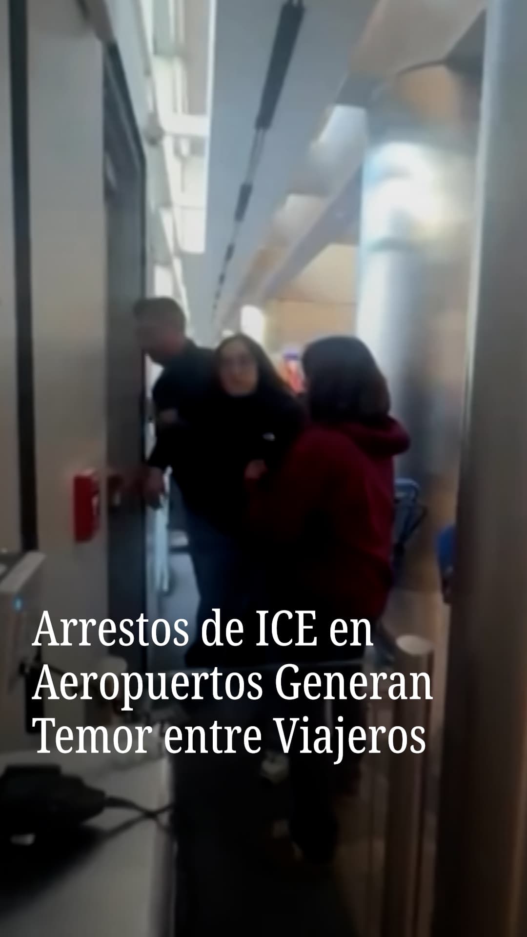 Arrestos de ICE en aeropuertos generan temor entre viajeros