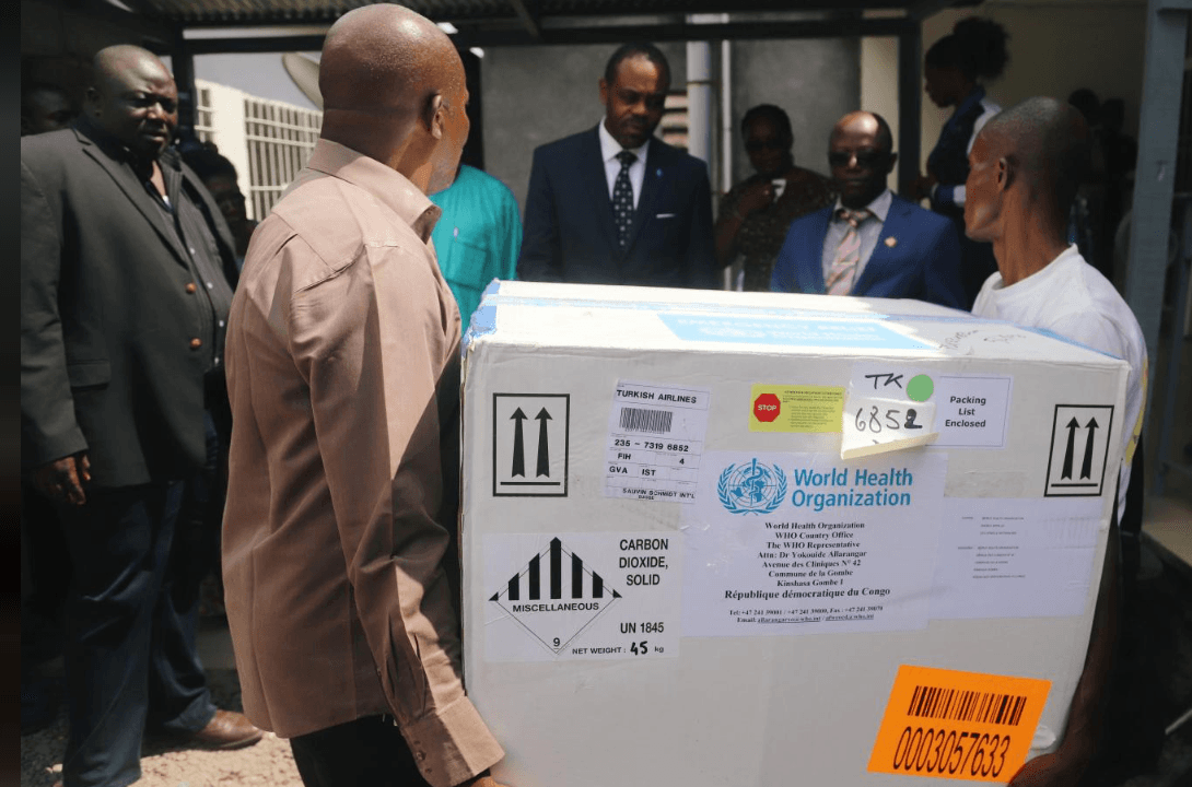 <b>“Es un hito preocupante, pero tenemos mejores herramientas para combatir el ébola que en el pasado”</b>, aclaró Tedros Adhanom Ghebreyesus, director general de la OMS. Este miércoles enviaron un cargamento con 4,000 vacunas adicionales. El organismo anunció que hasta ahora los organismos de salud han identificado a 430 personas que han podido entrar en contacto con el virus y que están trabajando para rastrear a más de 4,000 contactos de pacientes con ébola. 
<br>