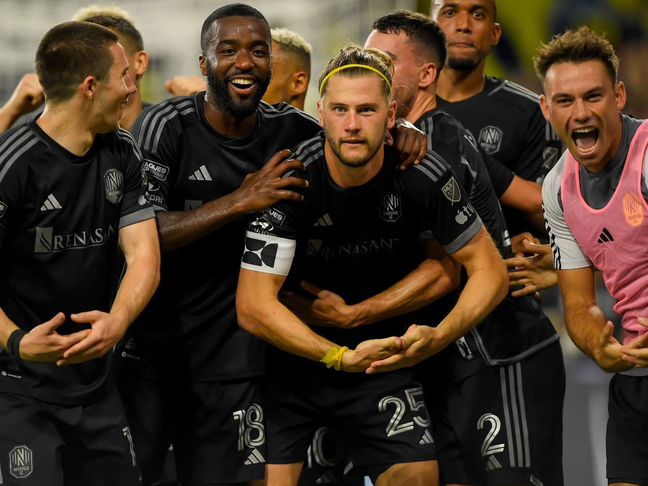 ¡Águilas derribadas! Nashville sufre, pero elimina al América en Octavos