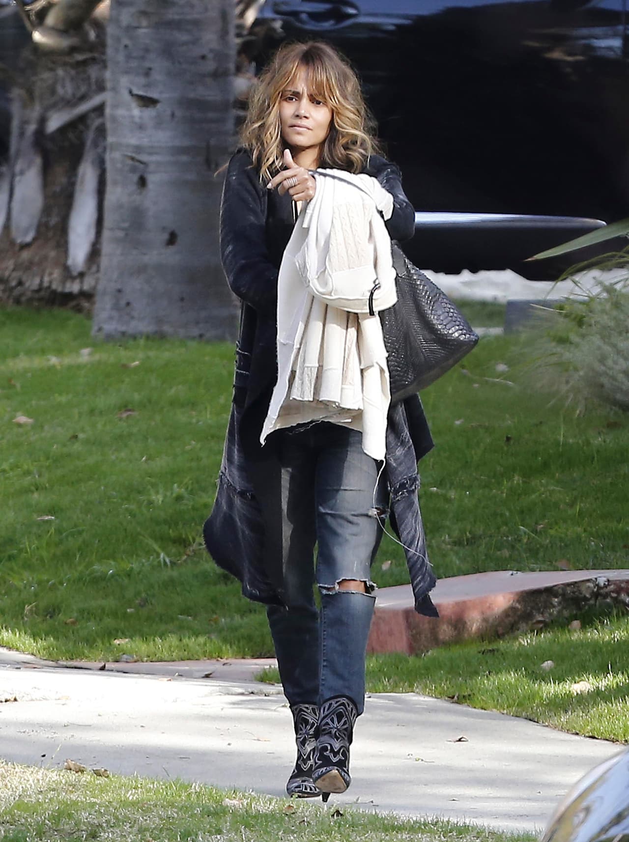 Pero no conseguía encontrarlas dentro de su bolso.