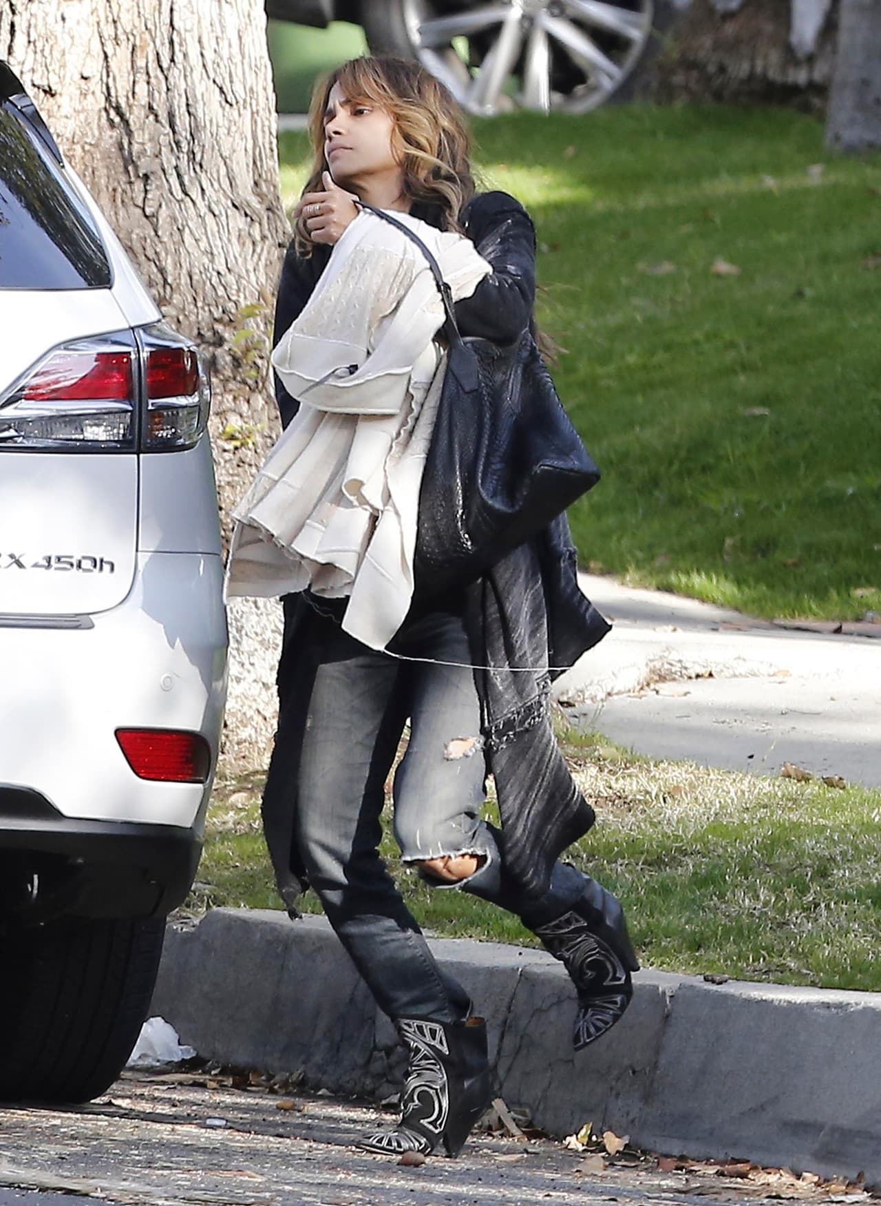 La actriz fue captada así el fin de semana mientras visitaba a una amiga en Los Ángeles.