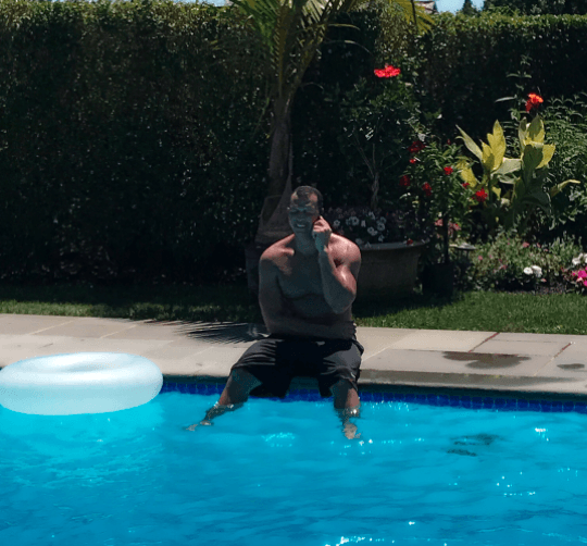 Siempre hablando por teléfono Alex Rodríguez, el "macho bello" de Jennifer López.