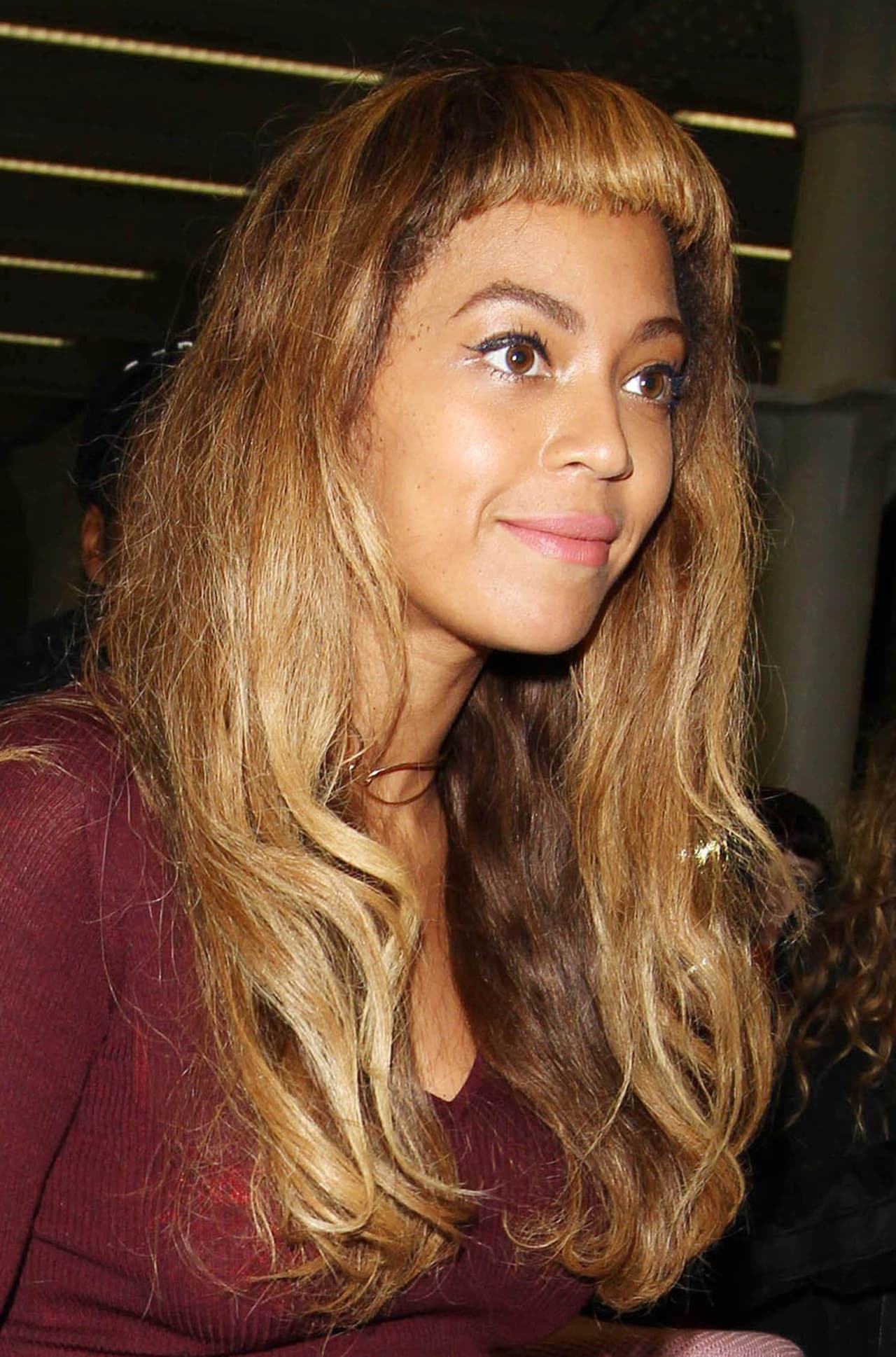 Pero si creíste haberlo visto todo, mira lo rara que lució Beyoncé hace ya unos meses con ese flequillo. Muchos comentaron el suceso en la red y desaprobaron este look de la cantante.