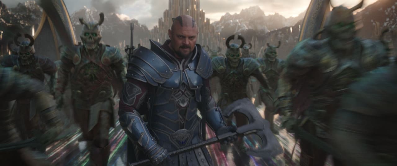 Karl Urban como Skurge en la tercera película de Thor.