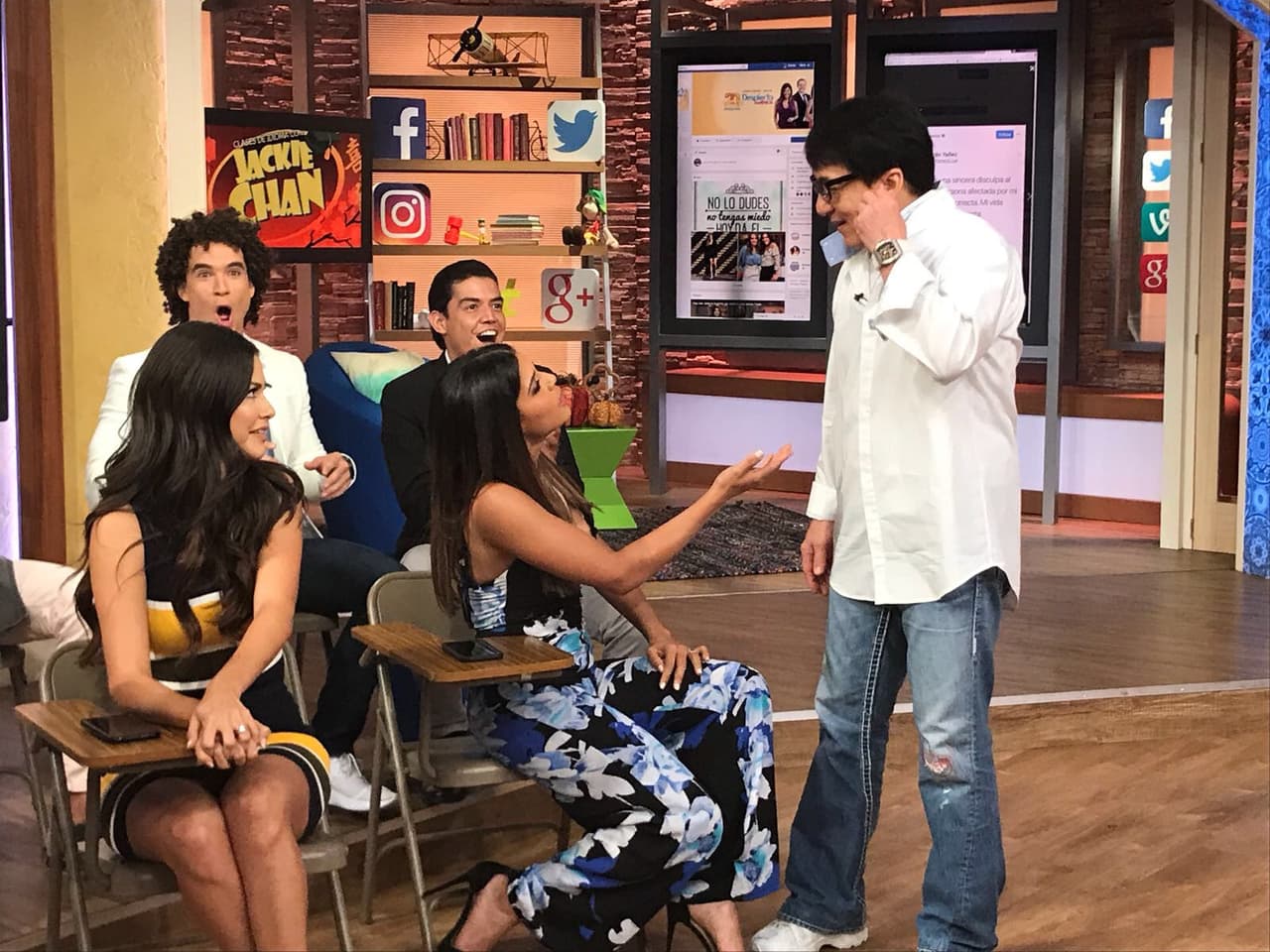 Todos los alumnos estaban muy atentos para aprender con este gran maestro.