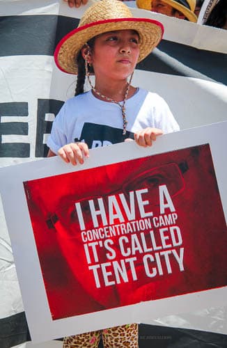 Los manifestantes piden el arresto de Arpaio no de las personas, y el objetivo de ellos es tener un Arizona libre de Arpaio.