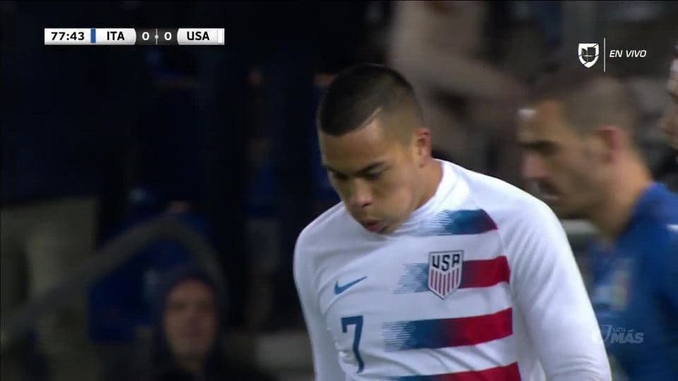 Tiro desviado de Bobby Wood