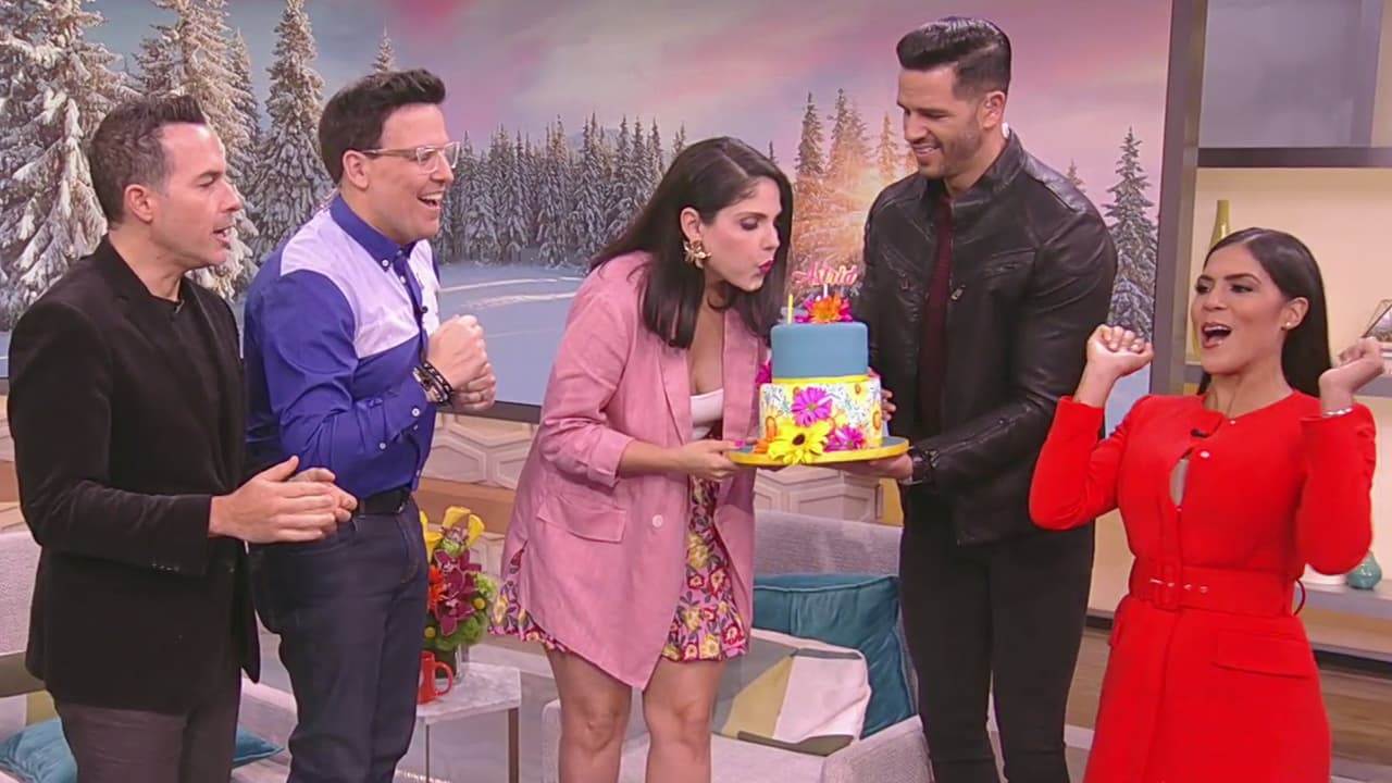 El bello mensaje de Astrid Rivera al ser sorprendida con su pastel de cumpleaños