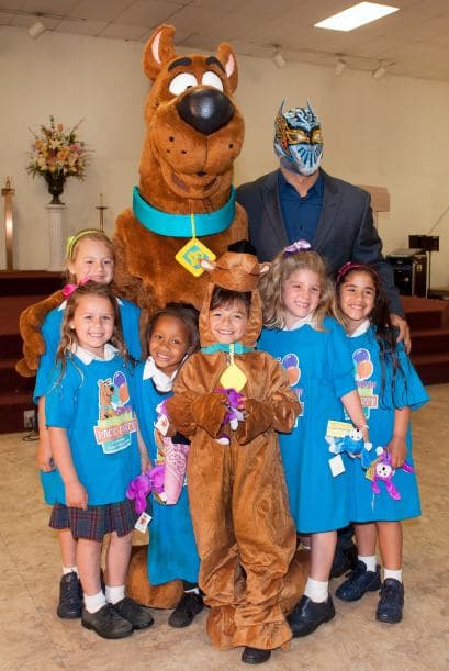 Los dos personajes convivieron con niños y jóvenes que asistieron al evento.