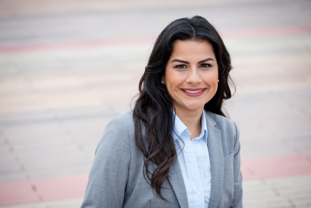 Nannette Diaz Barragán. Representante demócrata por el distrito 44 de California en el Congreso.