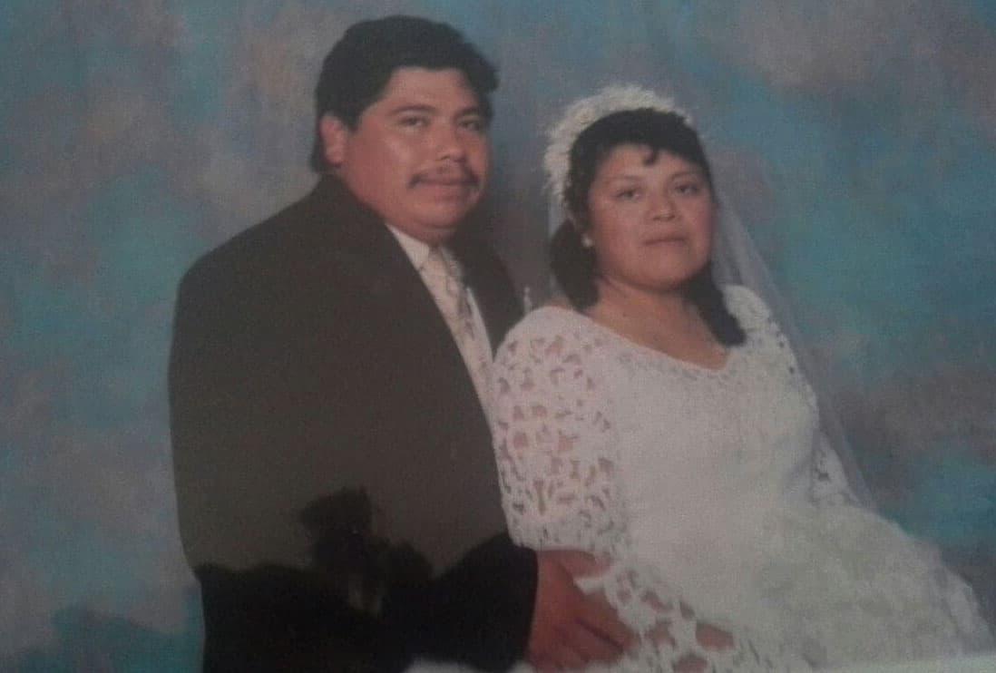 Fernando Gutiérrez y su esposa Carmelita el día de su boda en 1996, California.