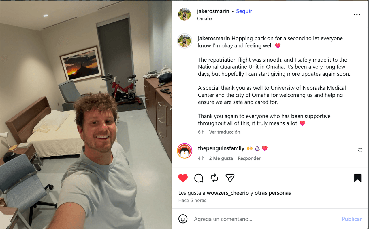 Jake Rosmarin, influencer de viajes y pasajero del crucero MV Hondius donde se originó el brote de hantavirus, compartió en Instagram una imagen de su llegada a Omaha, Nebraska, tras ser repatriado desde Canarias, puerto al que arribó la embarcación.
<br>
<br>Rosmarin dijo que se encuentra bien de salud y que el vuelo de repatriación transcurrió sin inconvenientes. También agradeció a la University of Nebraska Medical Center y a las autoridades de Omaha por la atención y el apoyo brindados a los pasajeros durante su llegada a cuarentena.
<br>
<br>Además, adelantó que próximamente compartirá más detalles sobre su experiencia a bordo del crucero durante el brote.