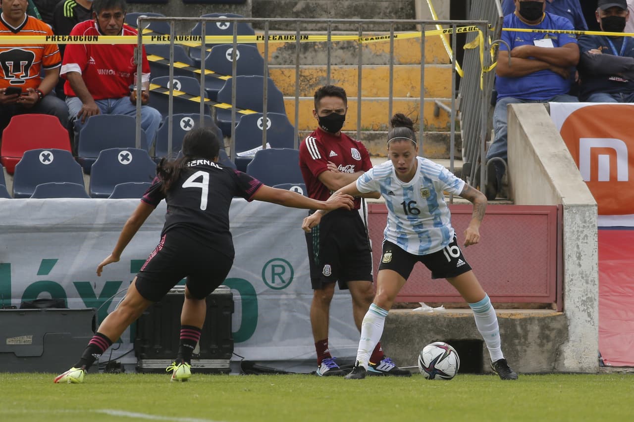 Las mexicanas no se tocan el corazón y vienen de atrás para golear 6-1 al conjunto argentino.