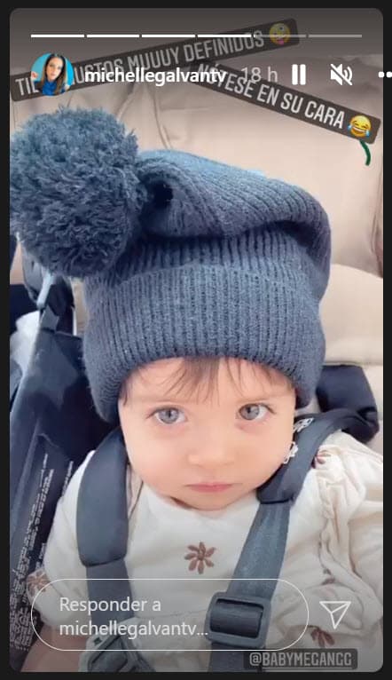 Megan se probó varios gorros para ver cuál le quedaba mejor. Fue ahí cuando Michelle Galván se dio cuenta de que, aunque la niña no tiene ni los 2 años de vida, ya "tiene 
<b>gustos muy definidos</b>". 
<br>