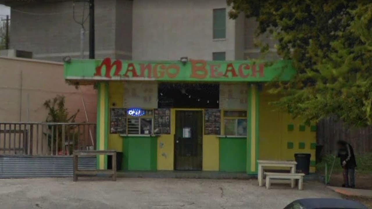 Tienen 
<a href="https://www.yelp.com/biz/mango-beach-houston?osq=MANGO+BEACH" target="_blank">cuatro estrellas en Yelp</a> y quienes lo han visitado aseguran que tienen precios baratos.
